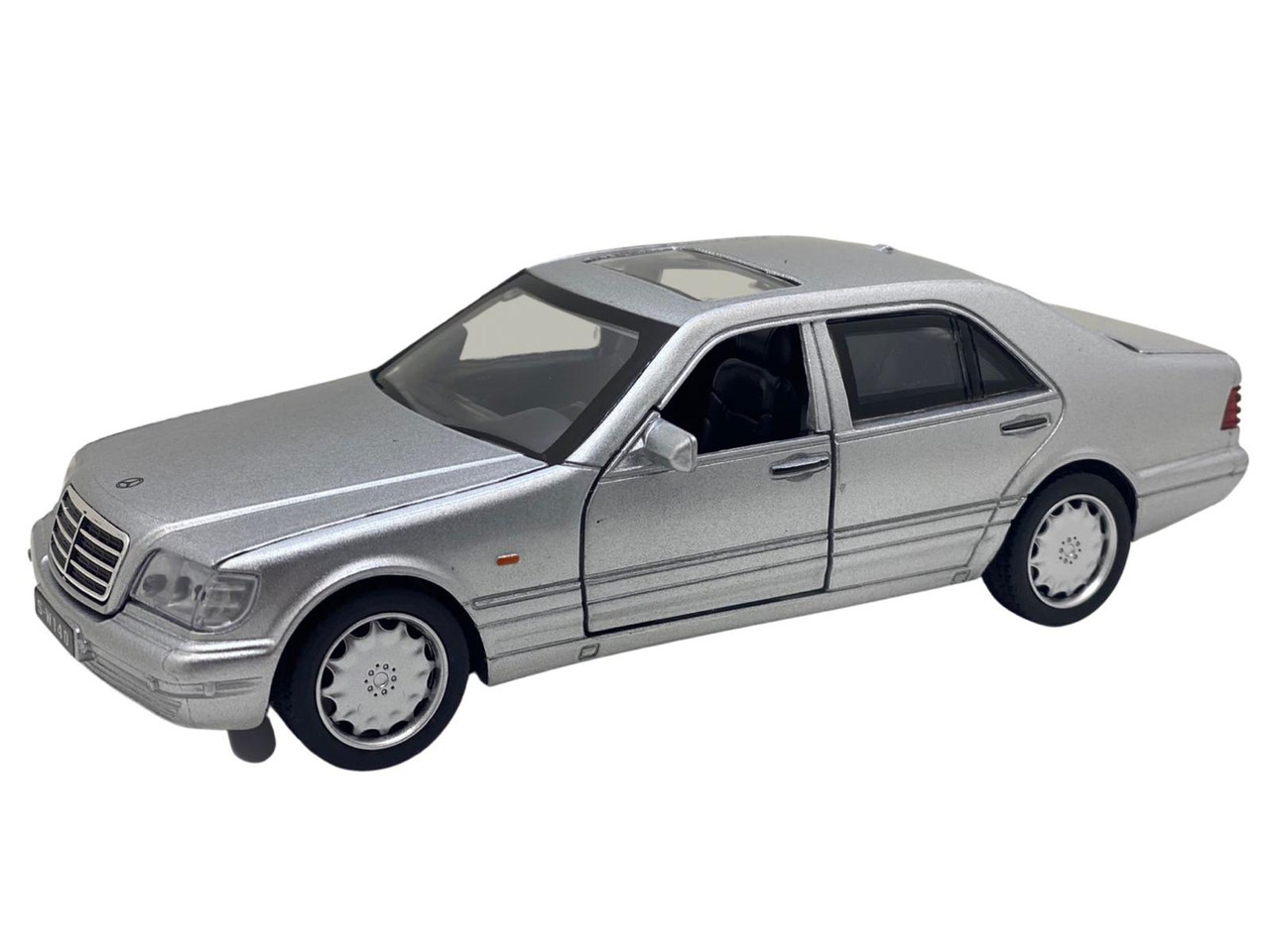 Macheta-Mercedes-S600-w140-Balena-gri-replica-scara-132-deschide-usi-capota-portbagaj-cu-sunet-si-lumina_18780__14461.1711159274.1280.1280.jpg badc0cfc801d22cbb024af64f68c0259