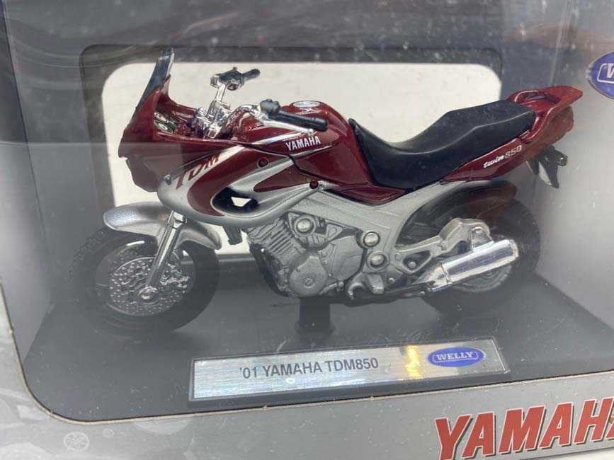 Macheta-motocicleta-2001-Yamaha-TDM850-redsilver_7087__67355.1711107751.1280.1280.jpg 5aa3533751658c58c809325d21276c95