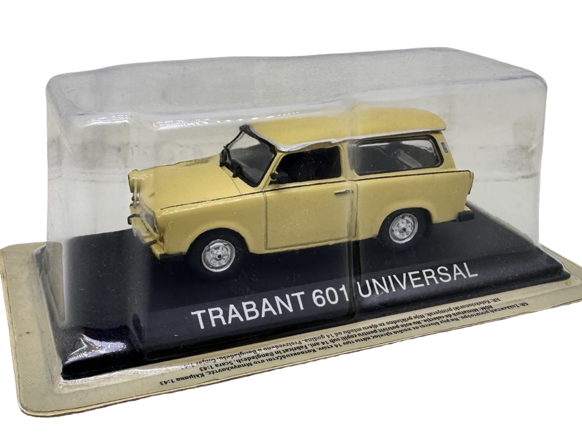 pixelcut_16-5 Macheta Trabant 601 Universal crem 1/43 - imagine 1