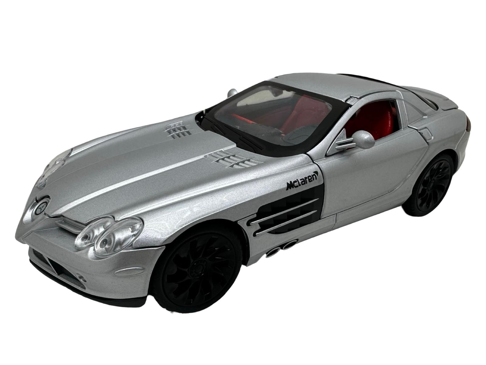 IMG-20250925-WA0033 Macheta Mercedes McLaren SLR argintiu lumini sunet deschide toate usile si capotele