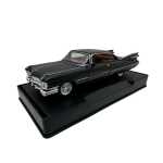 Aceasta macheta auto Cadillac Eldorado 1959 este o reproducere eleganta si impunatoare a celebrului model american clasic. Realizata din aliaj metalic de calitate, cu finisaj negru lucios si detalii cromate, macheta surprinde autenticitatea si rafinamentul masinii originale. Designul retro cu aripi spate proeminente, grila frontala masiva si elementele cromate ii confera un aspect luxos si impunator. Macheta dispune de usi care se deschid, capota si portbagaj functionale, iar interiorul detaliat reda atmosfera autentica a anilor ‘50. Aceasta macheta este ideala pentru pasionatii de automobile de epoca si pentru colectionarii care apreciaza frumusetea masinilor clasice. Recomandata pentru varsta de peste 6 ani, este atat o jucarie interactiva cat si o piesa de colectie. Caracteristici principale: Scara 1:32 Material aliaj metalic cu elemente din plastic rezistent Culoare neagra lucioasa cu detalii cromate Usi capota si portbagaj care se deschid Interior retro detaliat in stil Cadillac Eldorado 1959 Recomandata pentru varsta 6 ani+ Aceasta macheta Cadillac Eldorado 1959 neagra aduce eleganta clasica americana in colectia ta si este alegerea ideala pentru colectionari si pasionati de masini vintage.