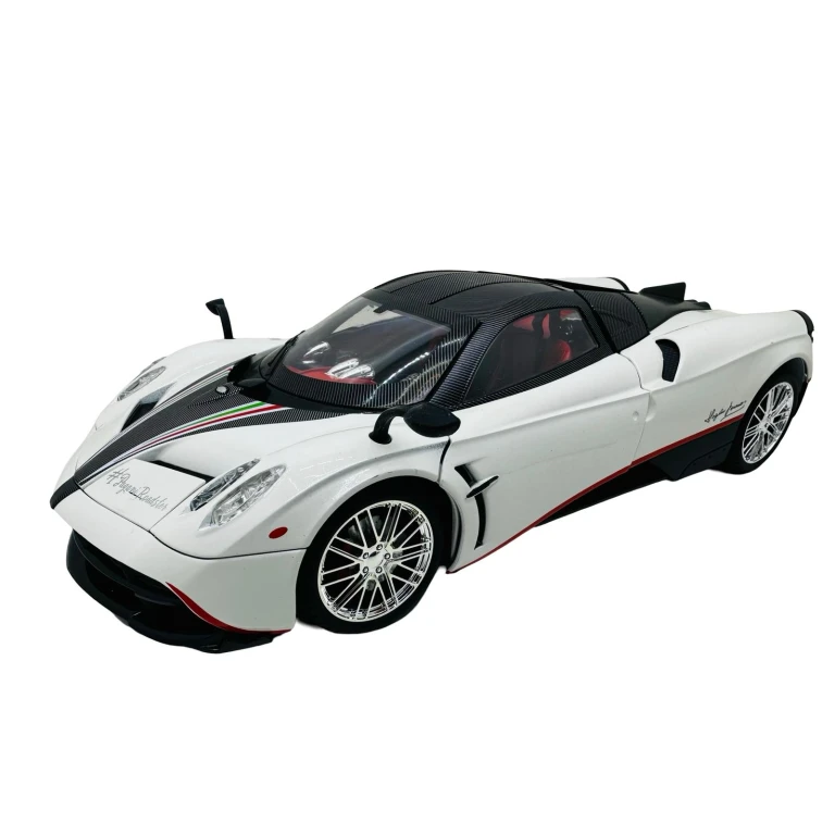 Macheta metal Pagani Huayra roadster alb 1/18 sunet, lumini, deschide usile si capotele