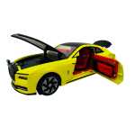 Macheta Rolls Royce Wraith galben 1/24 cu sunete lumini deschide usile si capotele