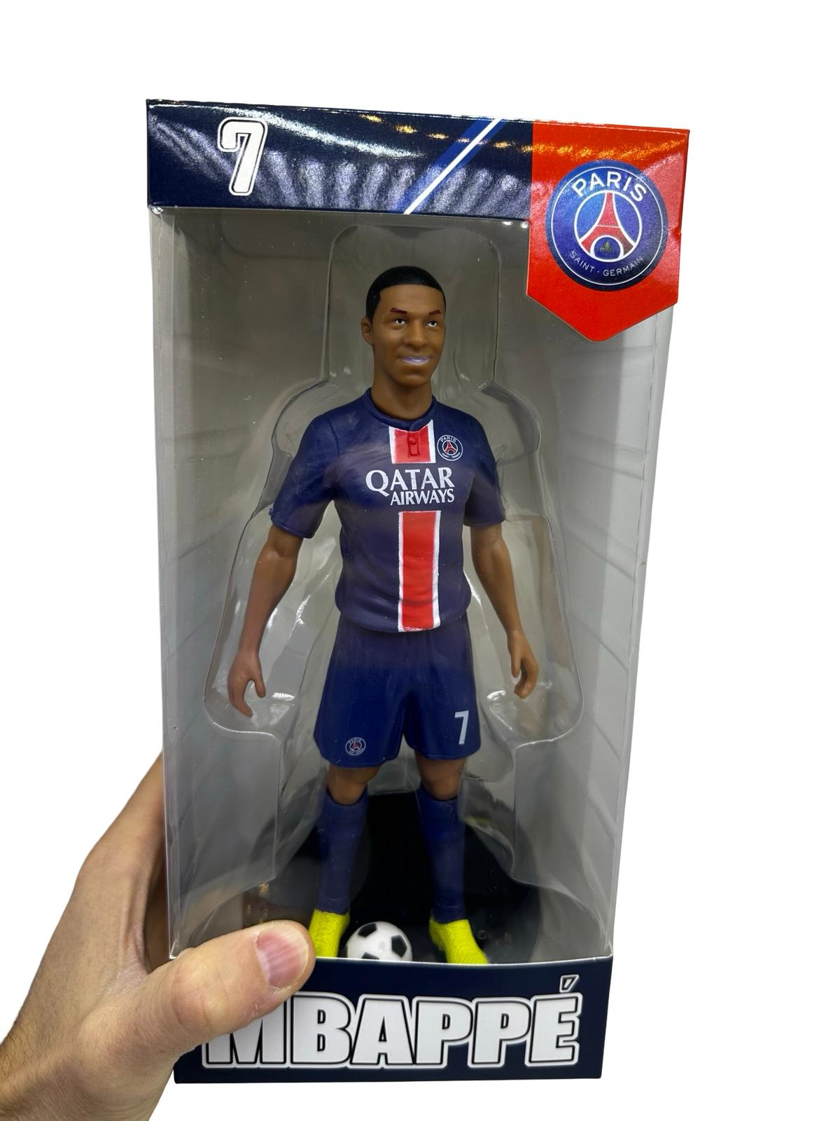 IMG-20251016-WA0061 Figurina Mbappe PSG cu minge – editie speciala, 21 cm