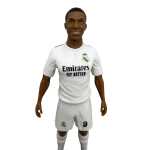 Figurina Mbappe Real Madrid cu minge – editie speciala, 21 cm