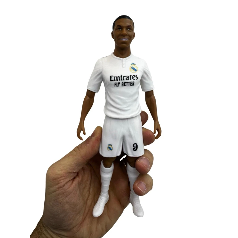 Figurina Mbappe Real Madrid cu minge – editie speciala, 21 cm