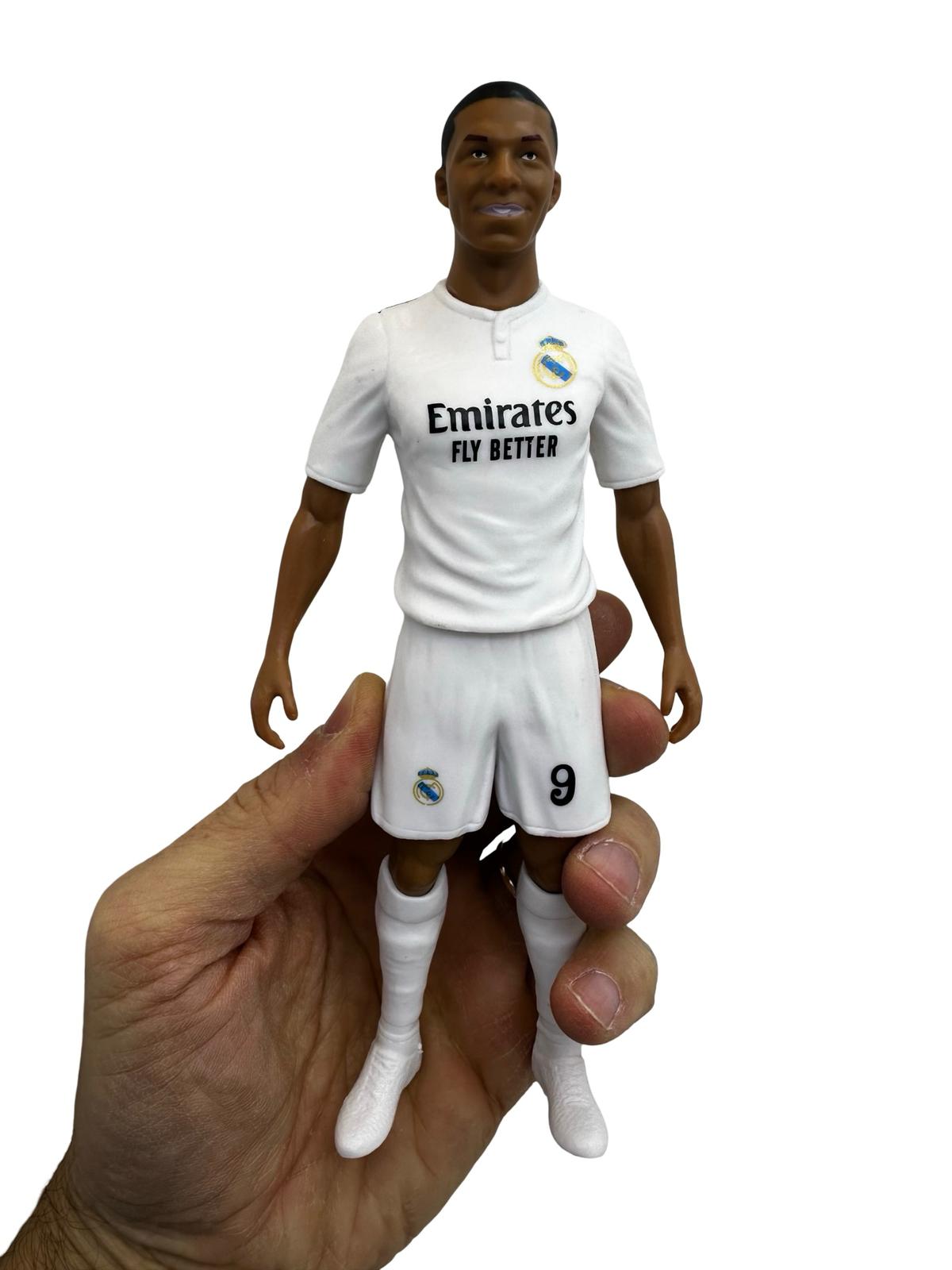 IMG-20251016-WA0087 Figurina Mbappe Real Madrid cu minge – editie speciala, 21 cm