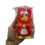 Pregateste-te pentru distractie garantata cu jucaria Shake Me, o figurina interactiva care lumineaza si scoate sunete atunci cand este scuturata. Designul sau amuzant in forma de pui sau ratusca cucereste instant atat copiii, cat si adultii, fiind ideala pentru joaca si relaxare. Aceasta jucarie functioneaza fara baterii – sunetul este produs manual prin miscarea in sus si in jos, iar efectele luminoase adauga un plus de magie fiecarei miscari. Perfecta pentru a stimula atentia si coordonarea copiilor, Shake Me combina invatarea cu distractia intr-un mod ingenios. Datorita materialului moale si placut la atingere, jucaria este sigura pentru cei mici si usor de tinut in mana. Este ideala pentru acasa, la gradinita sau ca un cadou haios pentru cei dragi. Caracteristici: Jucarie interactiva cu lumina si sunet Se activeaza manual prin scuturare Design amuzant in forma de pui sau ratusca Material moale si rezistent Nu necesita baterii Potrivita pentru copii peste 3 ani Lasa-l pe cel mic sa se bucure de o experienta plina de veselie si culoare cu Shake Me, jucaria care prinde viata atunci cand o scuturi!
