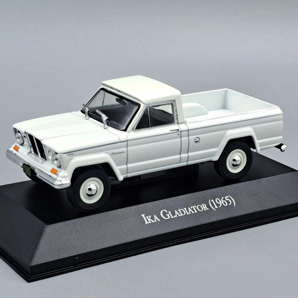WhatsApp Image 2026-02-21 at 20.38.21 (2) Macheta 1965 Ika Gladiator Alb 1:43 replica metal