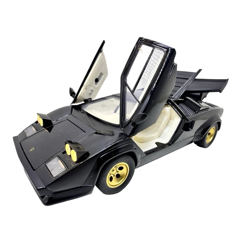 Macheta Lamborghini Countach negru 1:24 replica metal lumini si sunete usi tip foarfeca