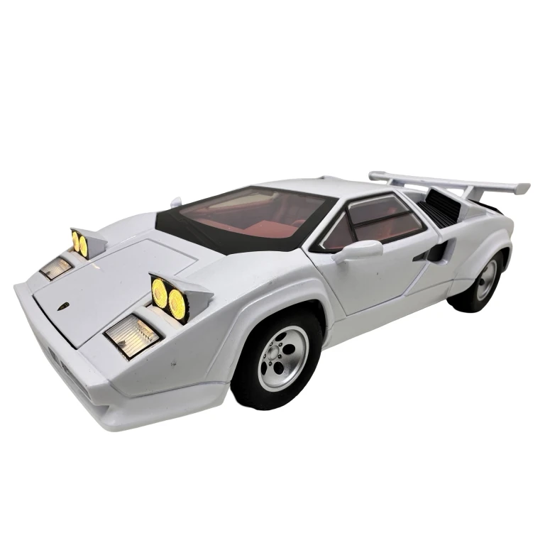 Macheta Lamborghini Countach alb 1:24 replica metal lumini si sunete usi tip foarfeca