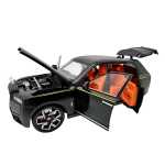 Macheta Rolls Royce Cullinan negru 1:24 replica metal lumini si sunete usi capota si portbagaj deschise