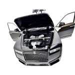 Macheta Rolls Royce Cullinan negru 1:24 replica metal lumini si sunete usi capota si portbagaj deschise - imagine 10