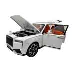 Macheta Rolls Royce Cullinan alb 1:24 replica metal lumini si sunete usi capota si portbagaj deschise