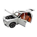 Macheta Rolls Royce Cullinan alb 1:24 replica metal lumini si sunete usi capota si portbagaj deschise - imagine 3