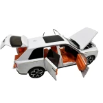 Macheta Rolls Royce Cullinan alb 1:24 replica metal lumini si sunete usi capota si portbagaj deschise - imagine 4