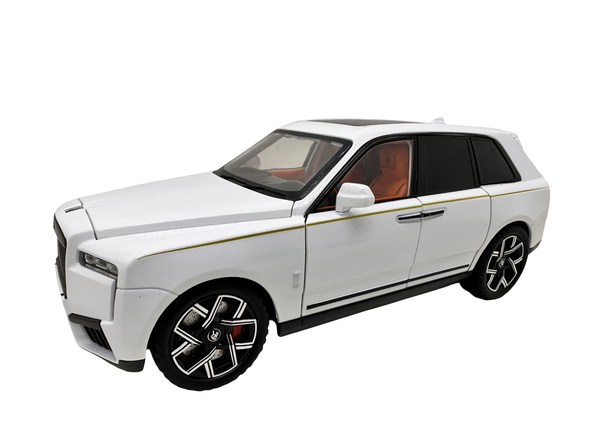 162 Macheta Rolls Royce Cullinan alb 1:24 replica metal lumini si sunete usi capota si portbagaj deschise