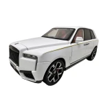 Macheta Rolls Royce Cullinan alb 1:24 replica metal lumini si sunete usi capota si portbagaj deschise - imagine 17