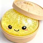 Jucarie antistres Squishy Dumpling cu sclipici si recipient 10 cm