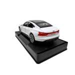 Macheta Audi e-tron GT alb 1:32 metal die-cast lumini si sunete usi capota si portbagaj functionale - imagine 5