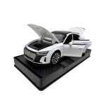 Macheta Audi e-tron GT alb 1:32 metal die-cast lumini si sunete usi capota si portbagaj functionale - imagine 8