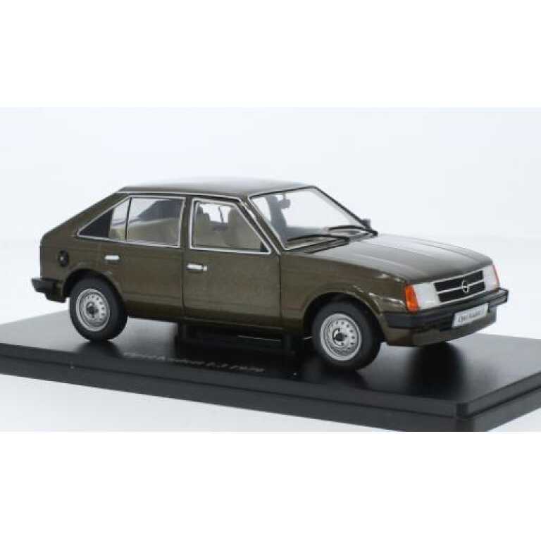 Macheta Opel Kadett D 1.3 1979 1:24 replica metal usi deschise