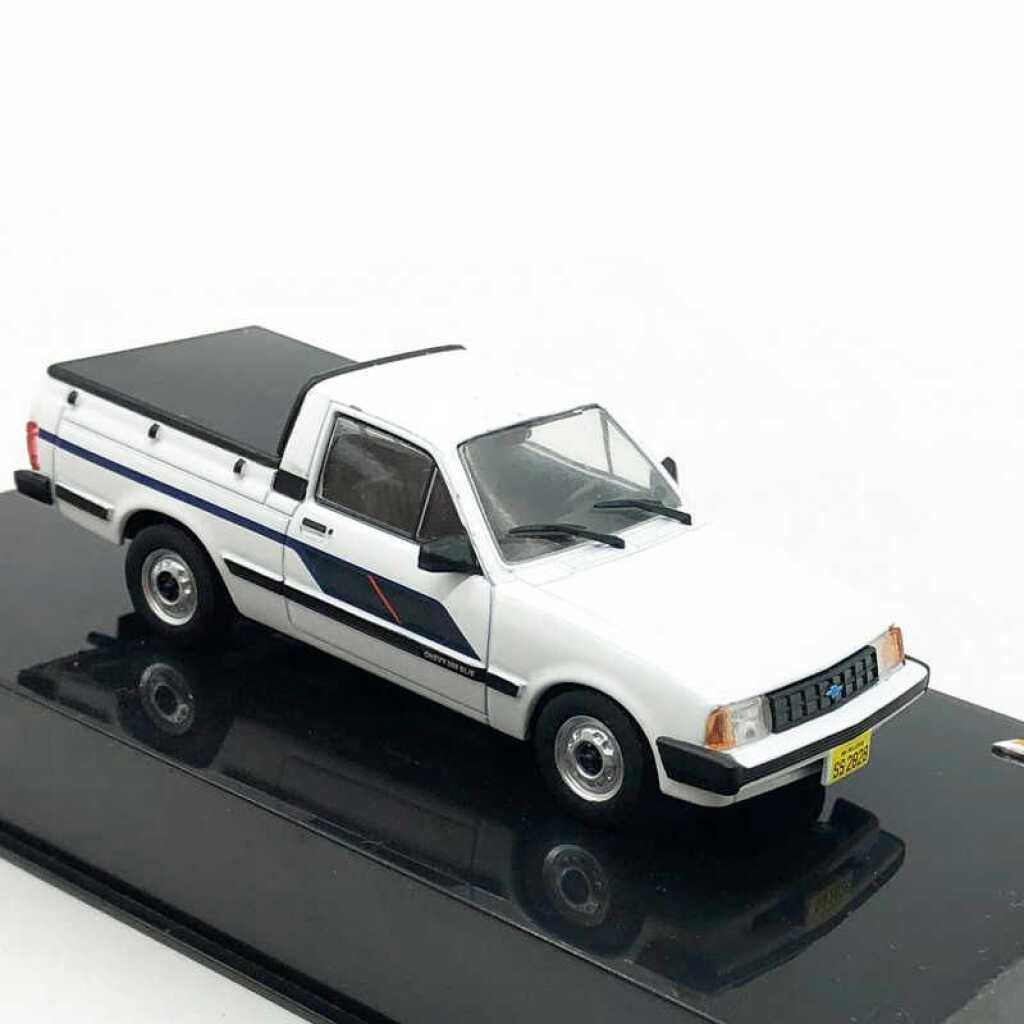 Macheta Chevrolet Chevy 500 SL/E 1988 Scara 1:43 Edicola Metal Alb