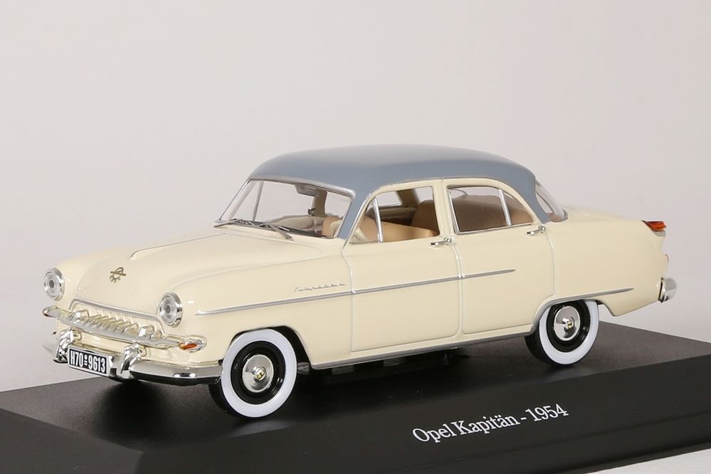 WhatsApp Image 2026-04-19 at 10.32.36 (2) Macheta Opel Kapitan 1954 1:24 replica metal usi deschise
