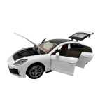 Macheta Porsche Panamera 1:24 replica metal alba lumini si sunete usi capota portbagaj deschise cu functie pull back