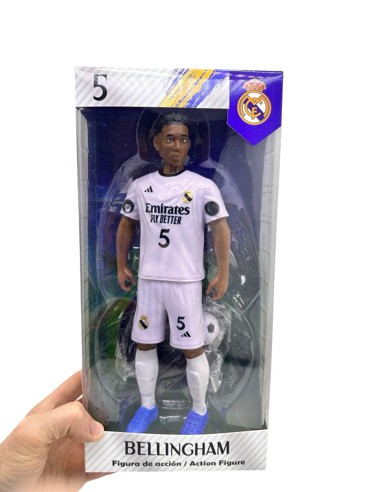 WhatsApp Image 2026-04-30 at 12.40.47 (3) Figurina Bellingham fotbalist 22 cm echipament alb Real Madrid cu accesorii