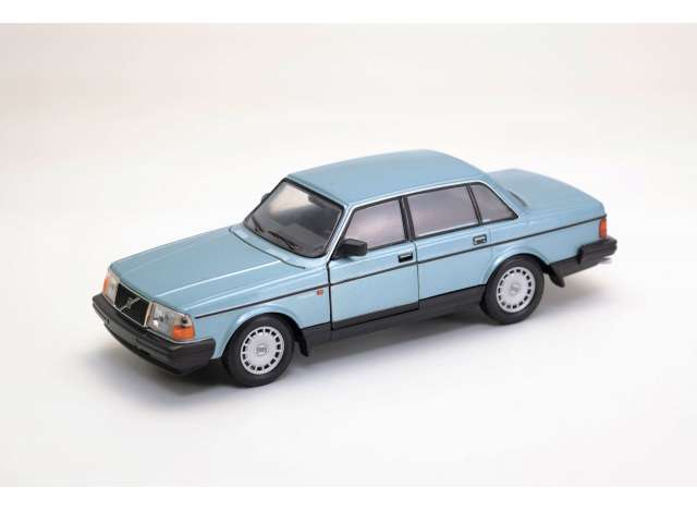 Macheta Volvo 240 GL 1:24 replica metal Albastru Macheta Volvo 240 GL 1:24 replica metal Albastru