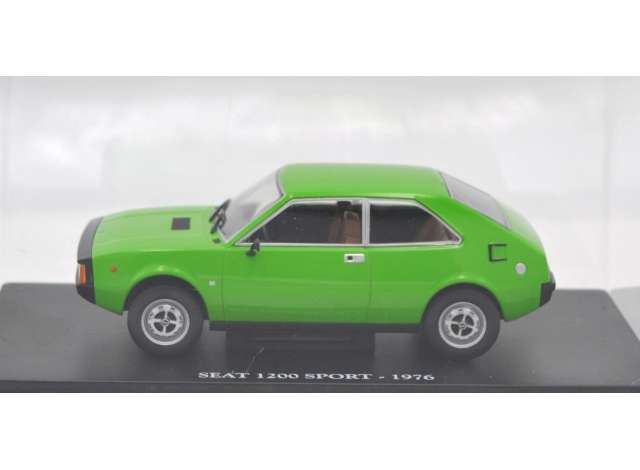 Macheta 1976 Seat 1200 Sport 1:24 replica metal Verde Macheta 1976 Seat 1200 Sport 1:24 replica metal Verde