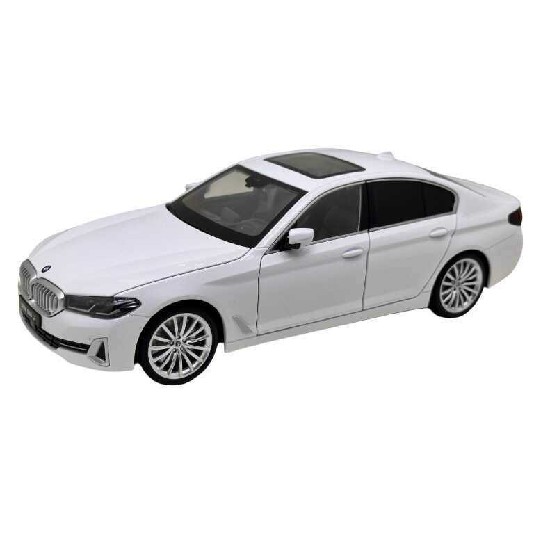 Macheta BMW G30 530Li LCI alb 1:18 metal licentiata BMW usi capota portbagaj functionale