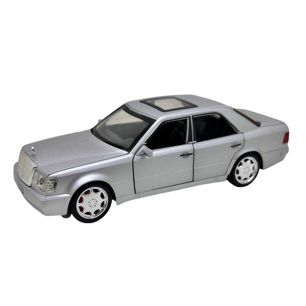 Macheta Mercedes Benz E500 AMG W124 1:28 replica metal lumini si sunete usi capota portbagaj si trapa functionale