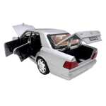 Macheta Mercedes Benz E500 AMG W124 argintiu 1:28 replica metal lumini si sunete usi capota portbagaj si trapa functionale - imagine 12