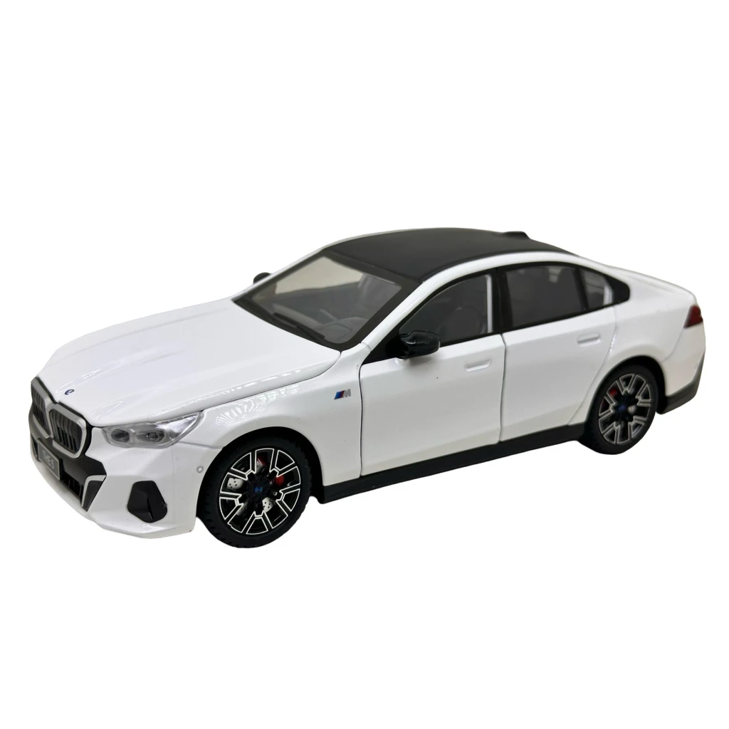 Macheta BMW Seria 5 530i G60 M Sport alb 1:24 metal lumini si sunete usi capota si portbagaj functionale