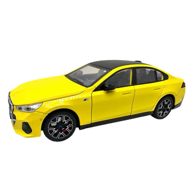 Macheta BMW Seria 5 530i G60 M Sport galben 1:24 metal lumini si sunete usi capota si portbagaj functionale
