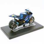 Macheta motocicleta 2004 Yamaha yzr-m1 colectia Valentino Rossi numarul 46 scara 1/18