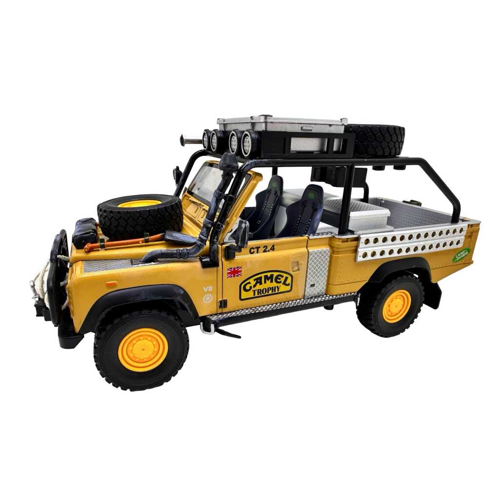 Machetă Land Rover Defender Camel Trophy 1:24 cu accesorii sunet lumini claxon și capotă funcțională