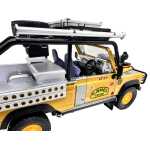 Machetă Land Rover Defender Camel Trophy 1:24 cu accesorii sunet lumini claxon și capotă funcțională - imagine 8