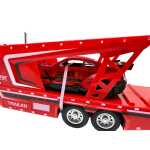Macheta metal Camion transportor auto roșu cu mașinuță sport 1:43 rampă lumini și sunete - imagine 8