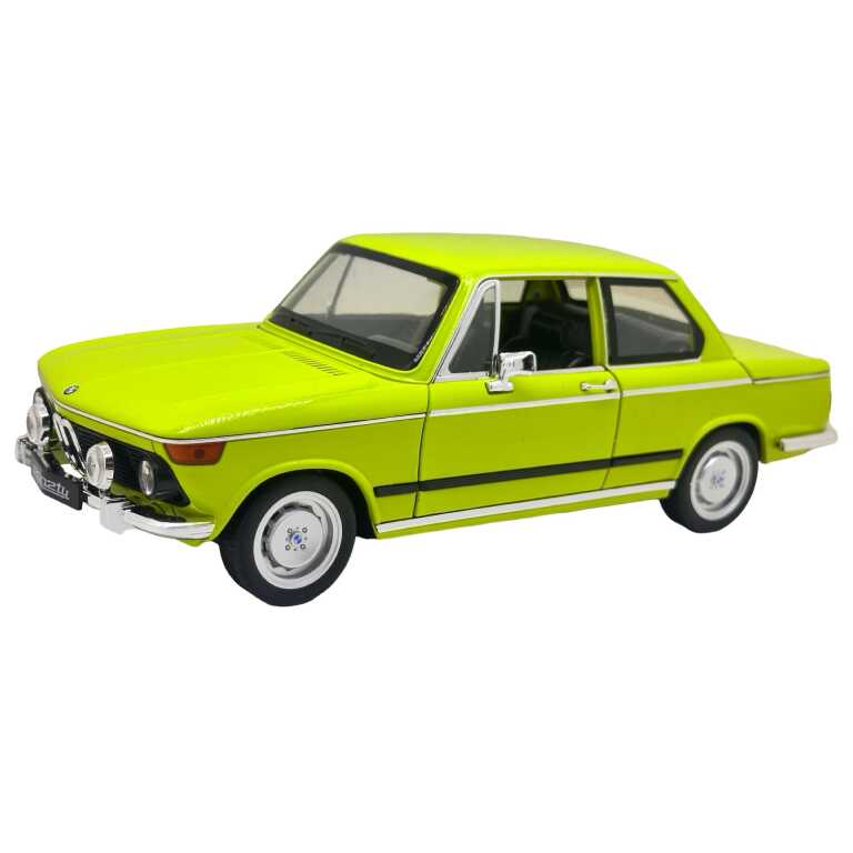Machetă auto BMW 2002 Tii galben scara 1:24 lumini și sunete claxon volan deschide usile si capotele