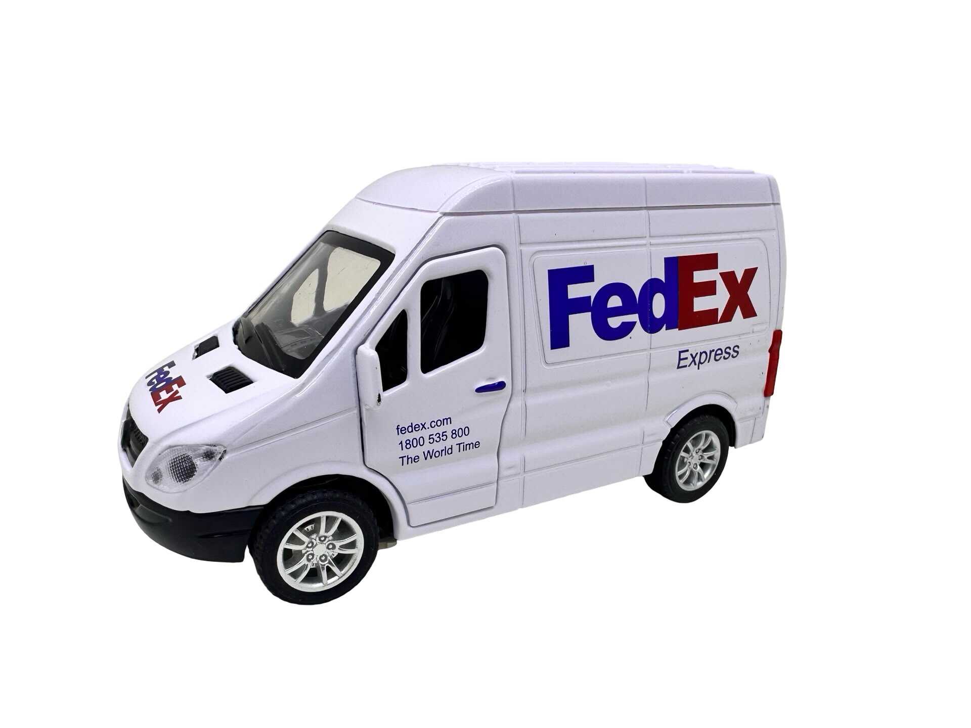WhatsApp Image 2026-10-01 at 13.22.28 (3) Macheta duba Sprinter FedEx Express 1:32 cu usi care se deschid