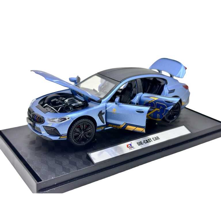 Macheta metal BMW M8 Competition albastru scara 1:32 cu usi capota si portbagaj mobile